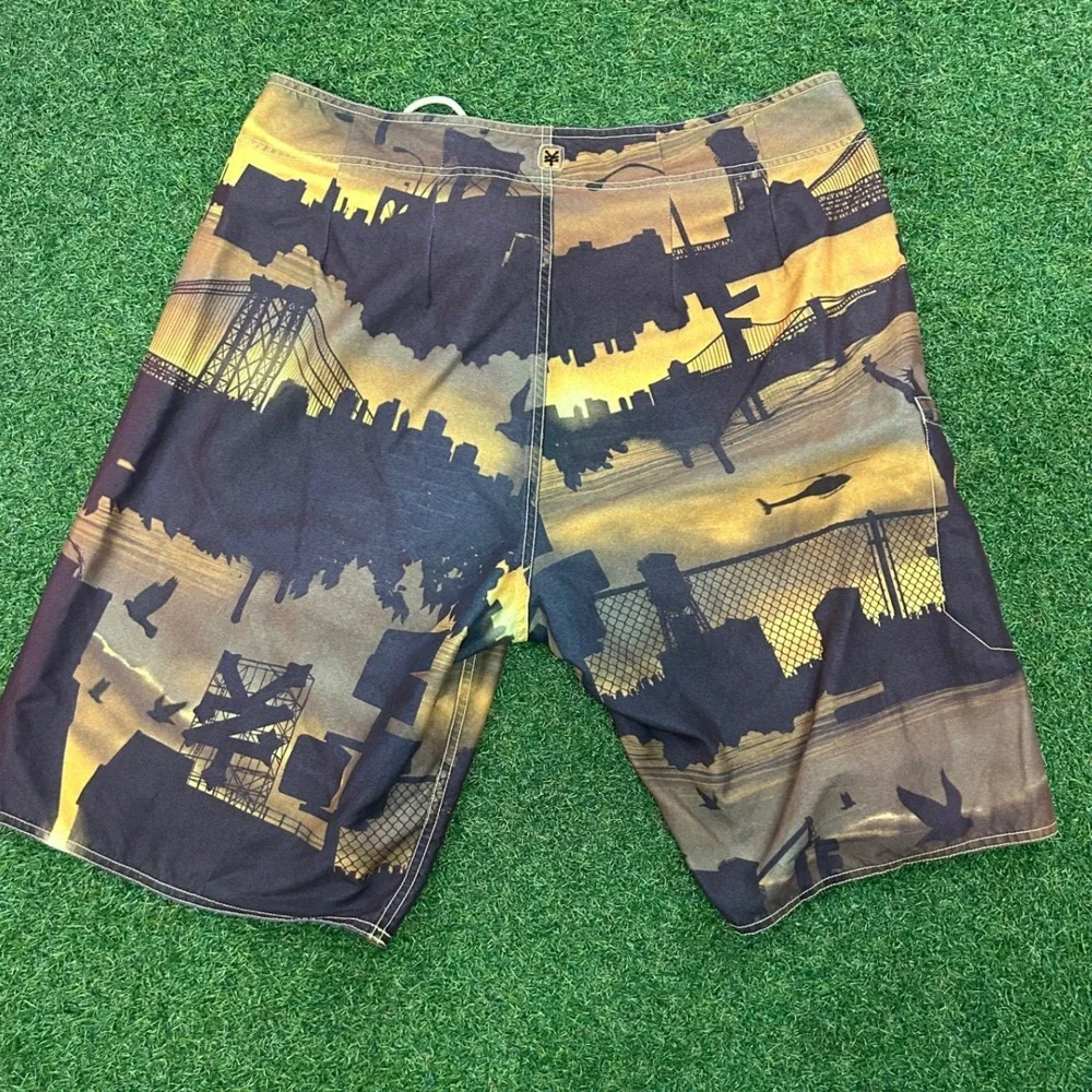 Zoo York Mens Board Shorts Brown Yellow NYC Skyline Graphic Swim Trunks Size 36